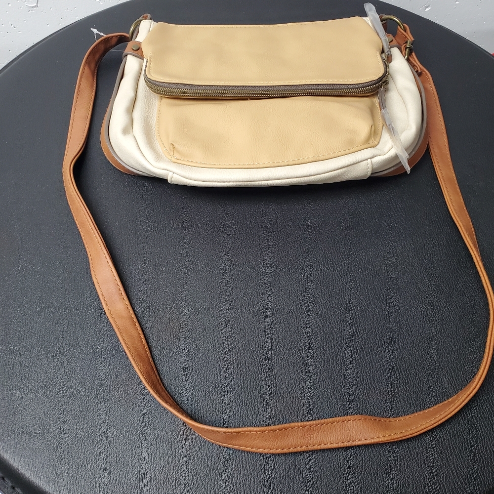 New Time and Tru Dayana Essential Crossbody Bag with Adjustable Strap Beige Tan - Picture 3 of 10